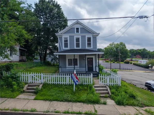 212 Ridge Ave, New Kensington, PA 15068