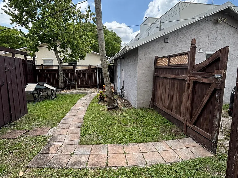 1715 Buchanan St #REAR — Photo 2