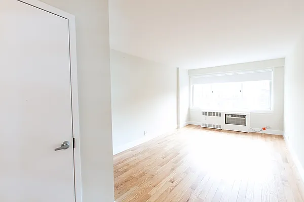 Rented by Stonehenge NYC LLC | media 8