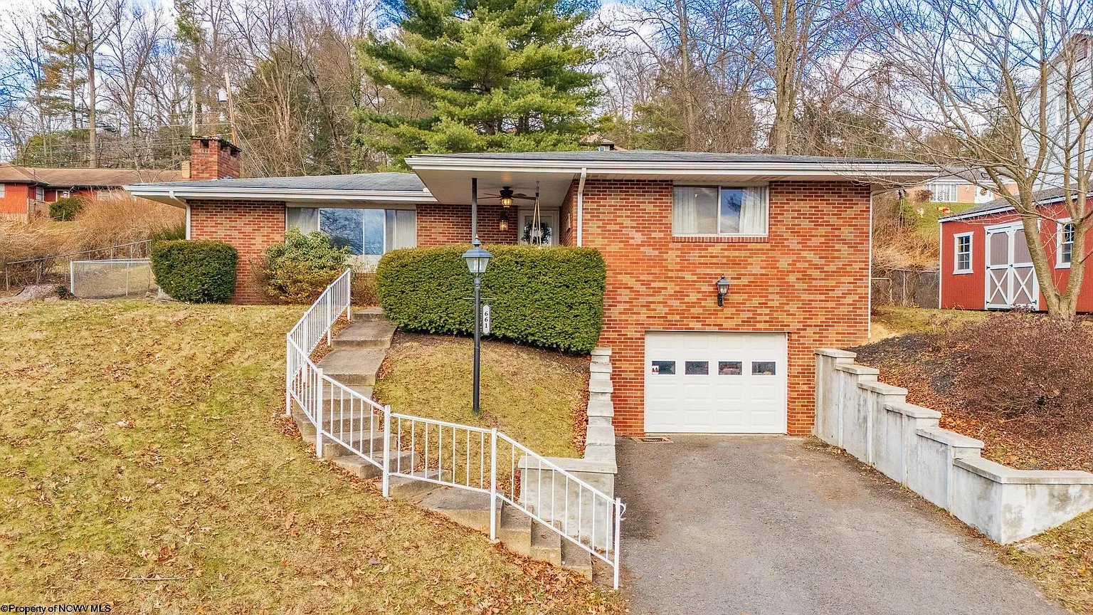 661 Sylvan Pl photo 1