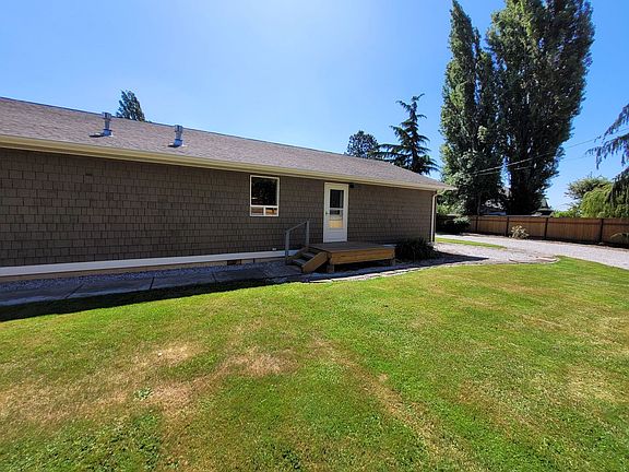 3rd image of 625 1/2 Marine Dr
