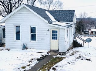 806 10th Ave S, Clinton, IA 52732