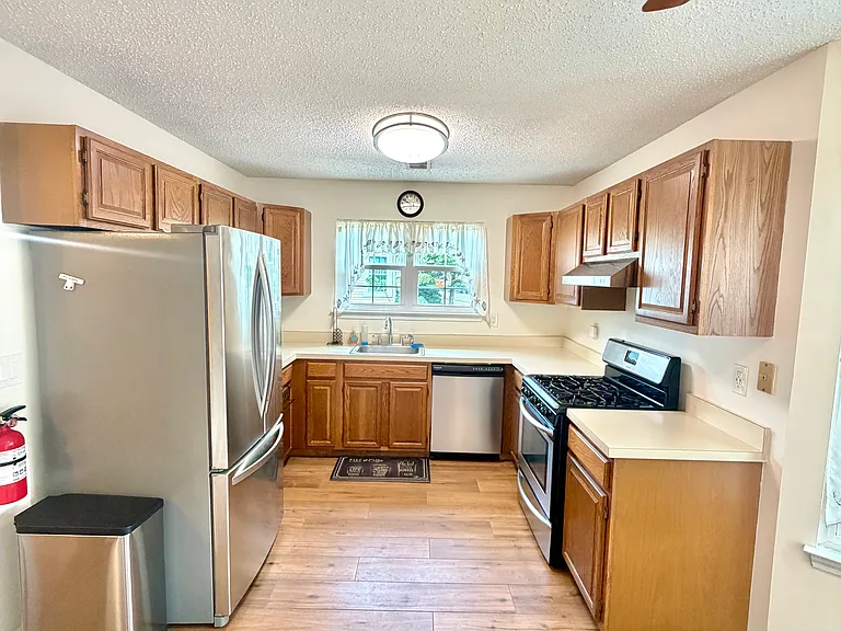 107 Pine Oak Blvd — Photo 2