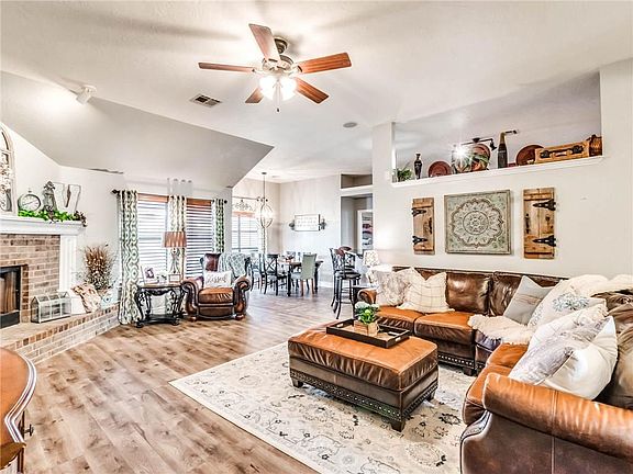 5th image of 2233 SW 137th Pl