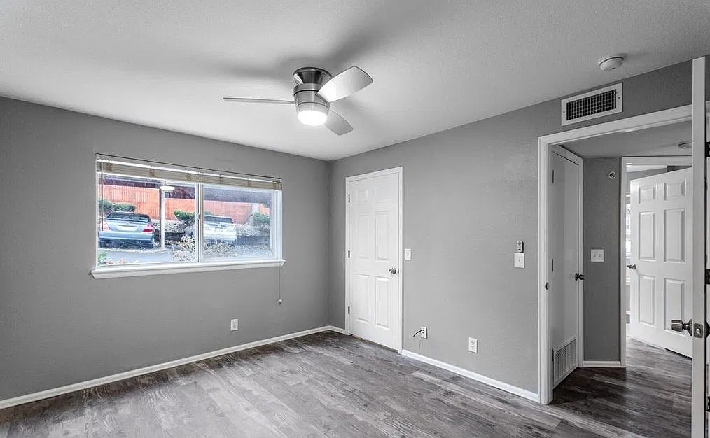 2 bed, 893 sqft, $1,950 — Photo 3