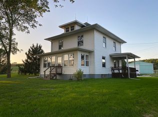 2210 Black Diamond Rd SW, Oxford, IA 52322