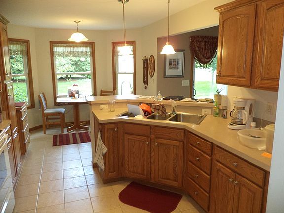 5th image of 448 Hillcrest Dr