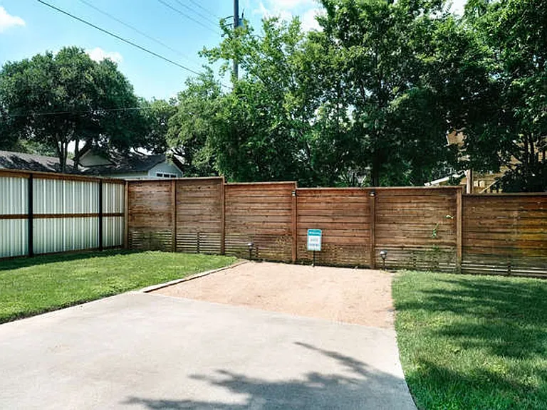 901 W Mary St — Photo 36