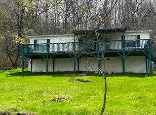 64 Pine Ridge Rd, Fayetteville, WV 25840