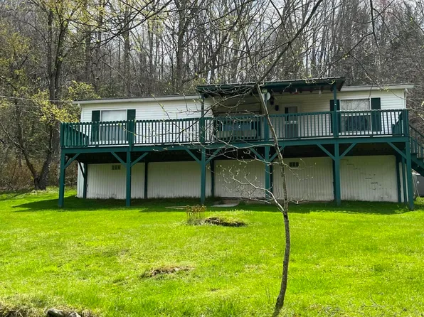 64 Pine Ridge Rd, Fayetteville, WV 25840