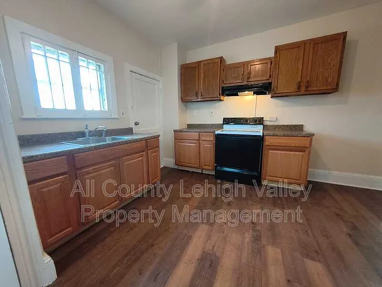 1507 Washington St — Photo 2
