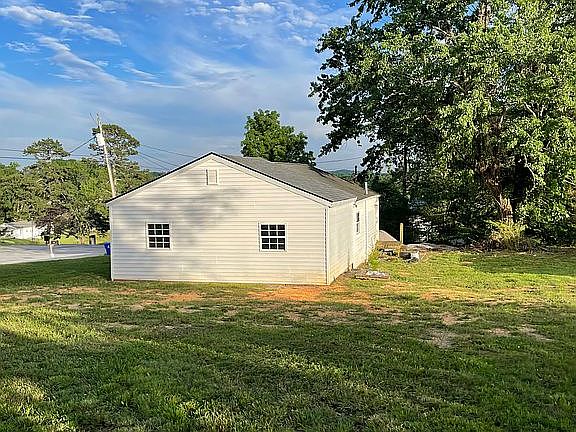 3rd image of 138 Pond Grove Rd