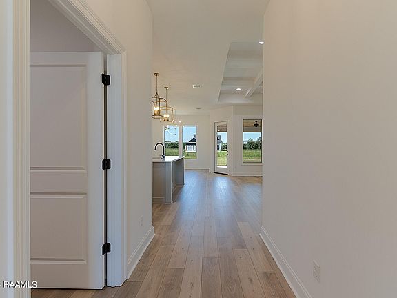 4th image of 716 Whispering Meadow Dr