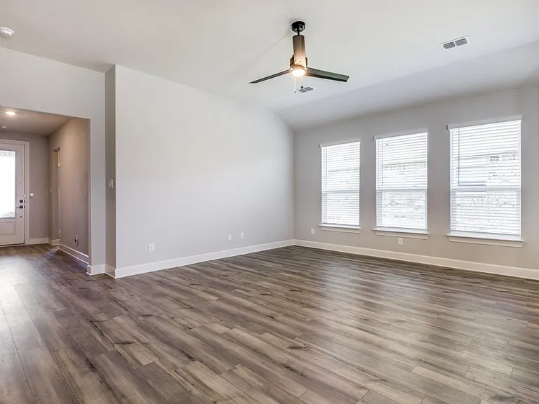 1009 Calhoun Dr — Photo 11