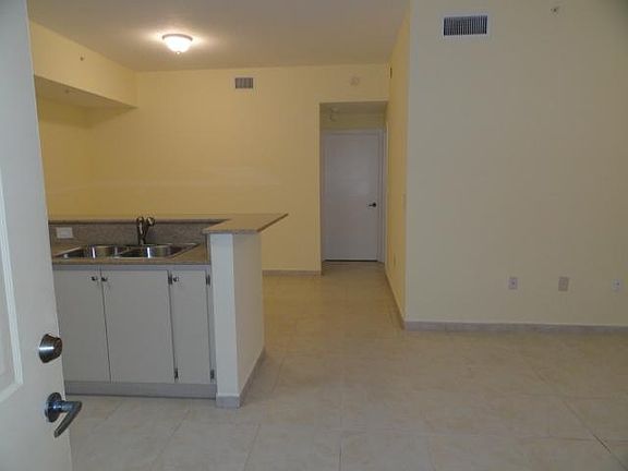 4th image of 7240 NW 114th Ave APT 105