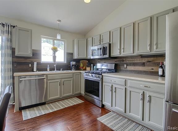 5th image of 17945 Bayne St