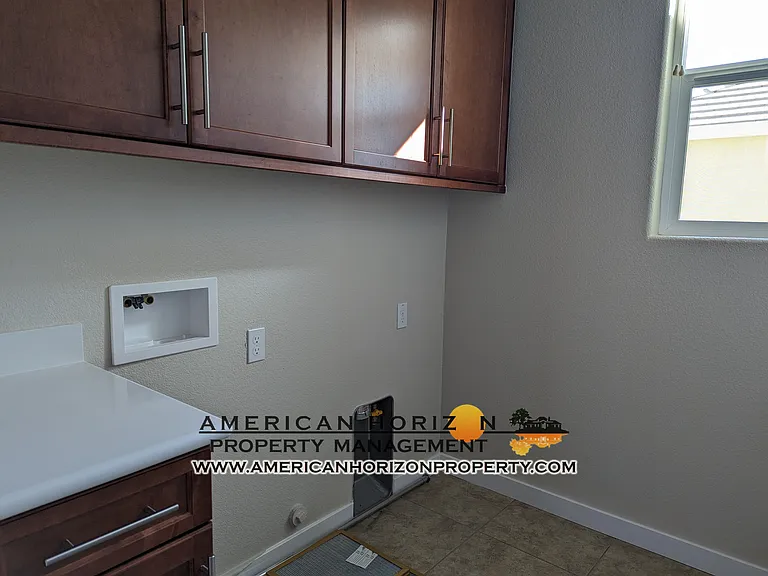 4849 Holden Dr — Photo 16