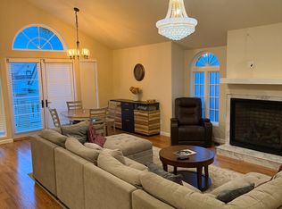 203 13th St #1, Pacific Grove, CA 93950