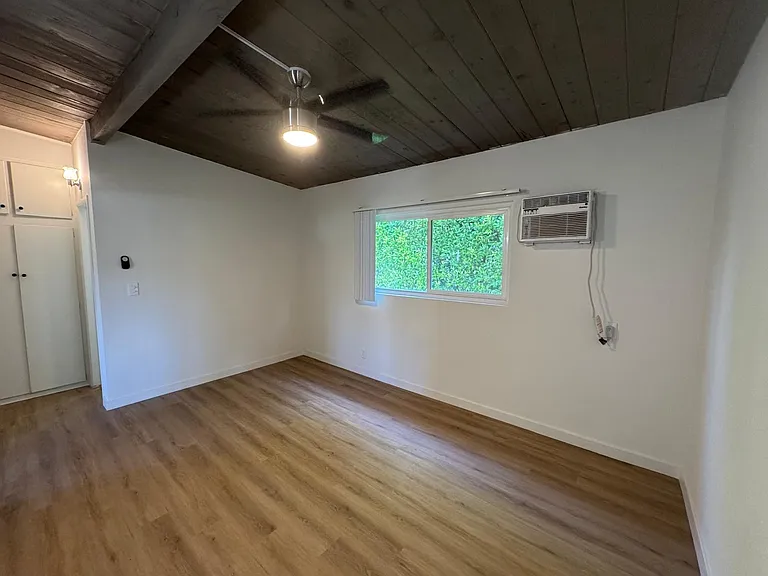 6447 N Figueroa St #H — Photo 3