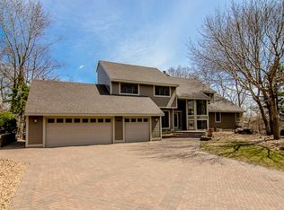 2350 Dianna Ln, Little Canada, MN 55117