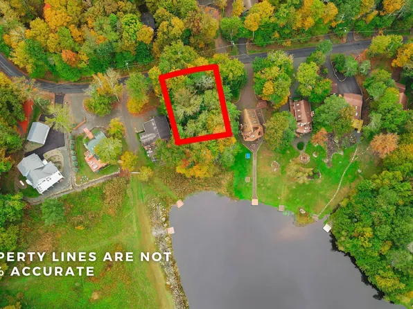 1024 Beaver Lake Dr, Lake Ariel, PA 18436