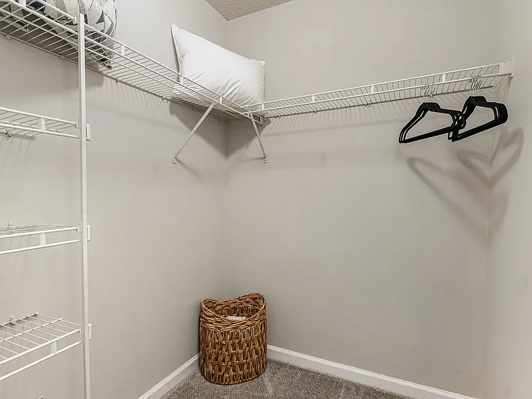 Litchfield Oaks Apartments — Photo 7