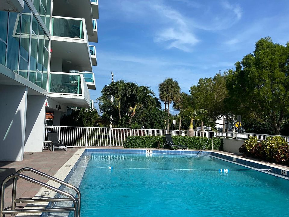 1st image of 1918 Bay Dr #7