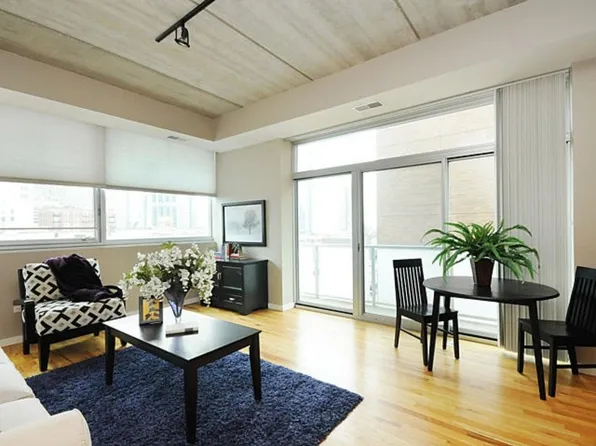 630 N Franklin St APT 921, Chicago, IL 60654