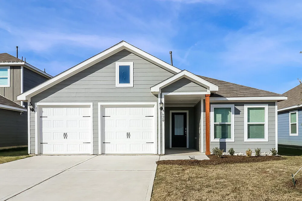 3 bed, 2.0 bath, 1316 sqft, $1,925 — Photo 1
