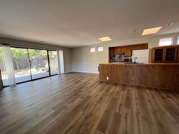 370 Stanford Ave