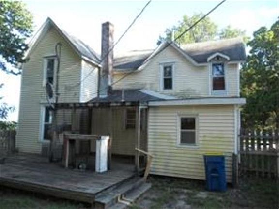 2nd image of 218 E Brown St