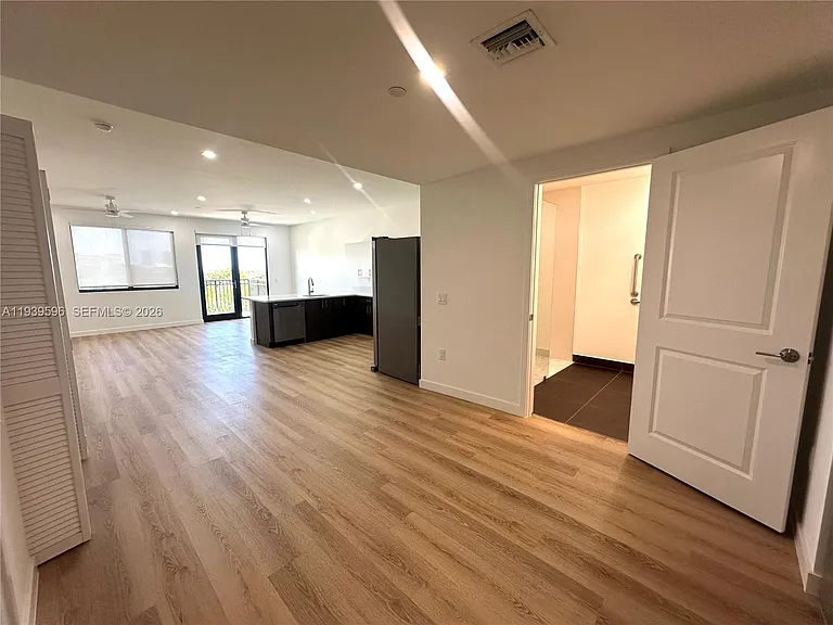 20 NE 19th Ave #Penthouse 08 — Photo 7