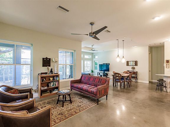 4th image of 2324 Roselawn Cir