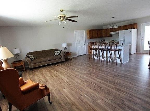 3rd image of 108 Heritage Blvd