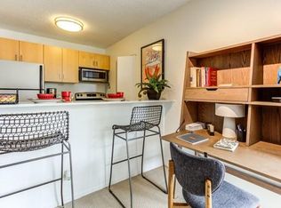 733 N Dearborn St #1405, Chicago, IL 60654