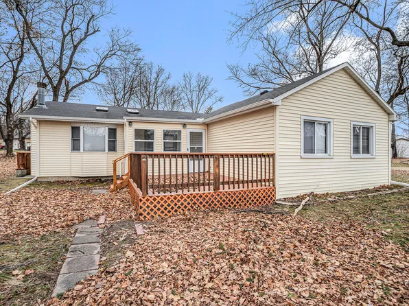 52536 Lakeshore Dr, Dowagiac, MI 49047