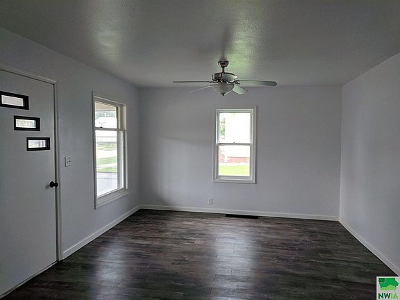3rd image of 120 E 18th St