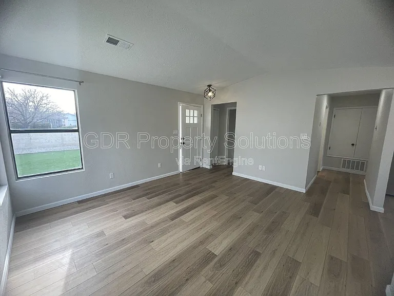 4733 Platinum Dr NE — Photo 9