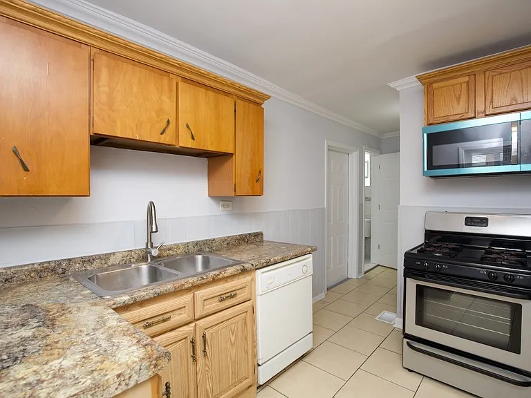 2609 W Thomas St #R2 — Photo 3