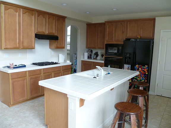 4th image of 3040 Sparrow Dr