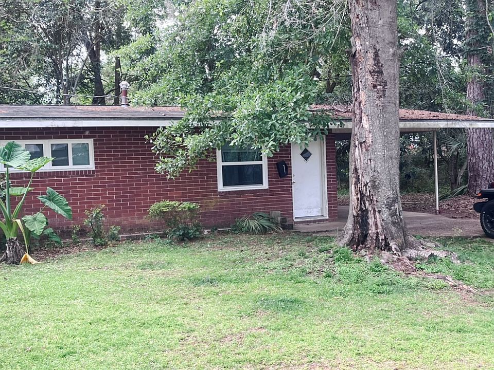 1st image of 242 Gables Ct
