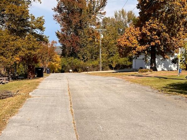 1285 Marywood Dr, Batesville, AR 72501
