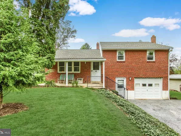 4 Dewalt Dr, Mechanicsburg, PA 17050