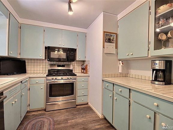 3rd image of 15302 Corliss Pl N