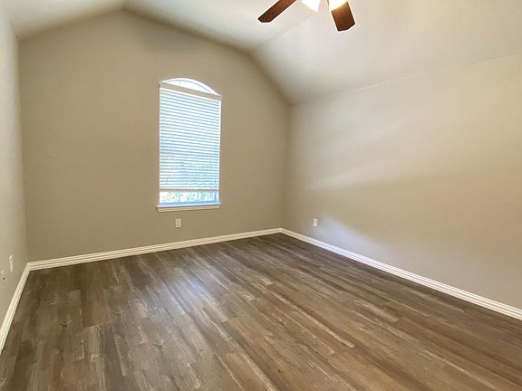 2nd image of 15861 Twin Cove Dr