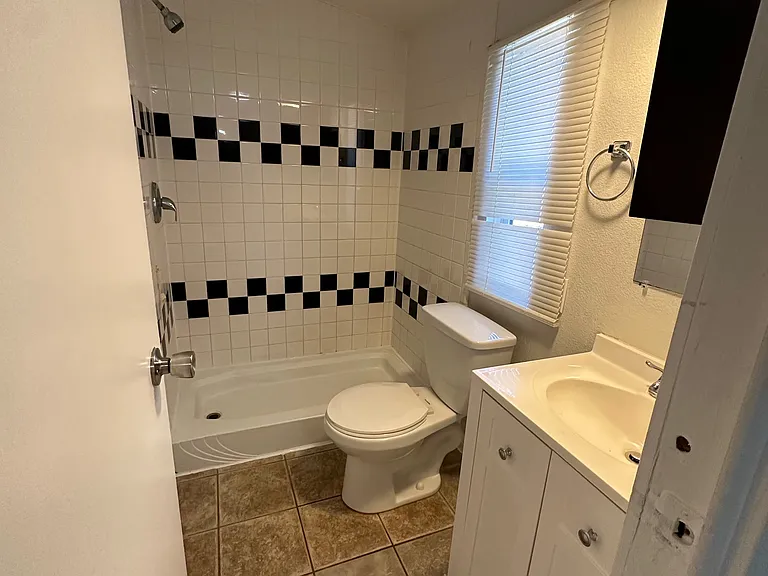 1102 Bluebonnet Dr — Photo 5