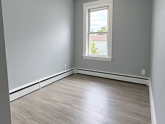 4th image of 315 Watson Ave #4A