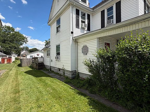 5th image of 219 Woodbine St