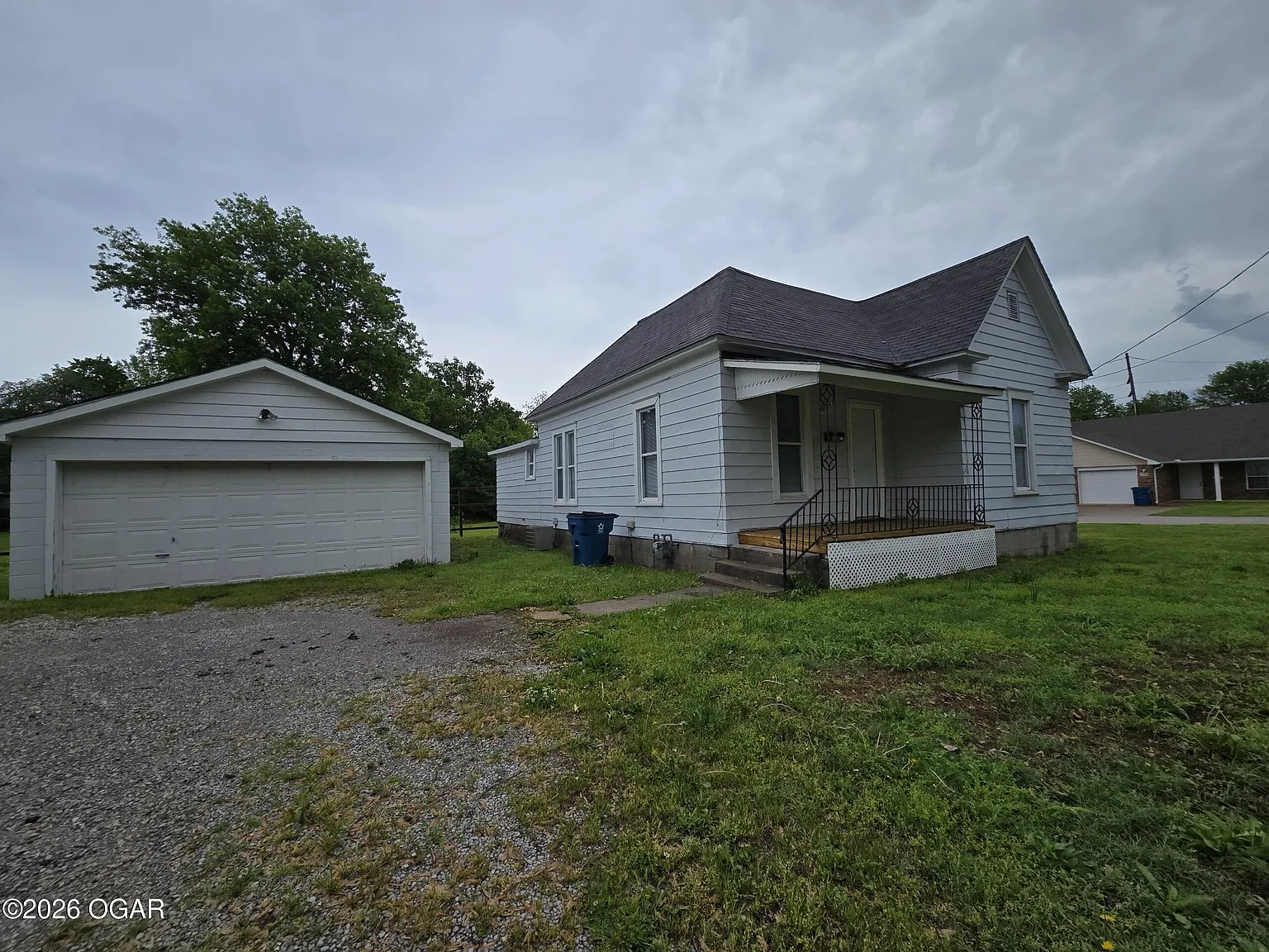 2 bed, 1.0 bath, 1145 sqft, $1,000 — Photo 1