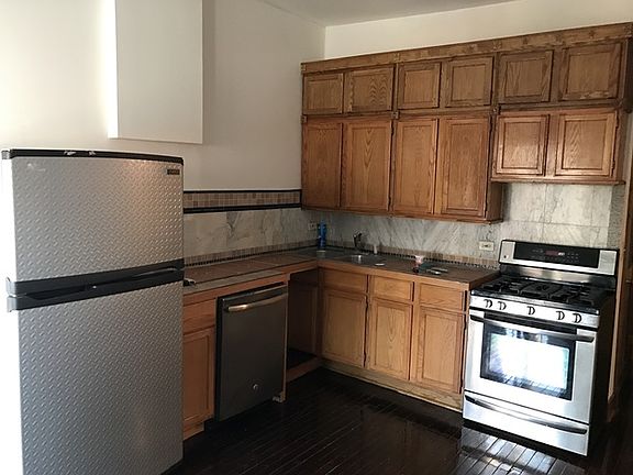 2nd image of 914 N Damen Ave APT 1R